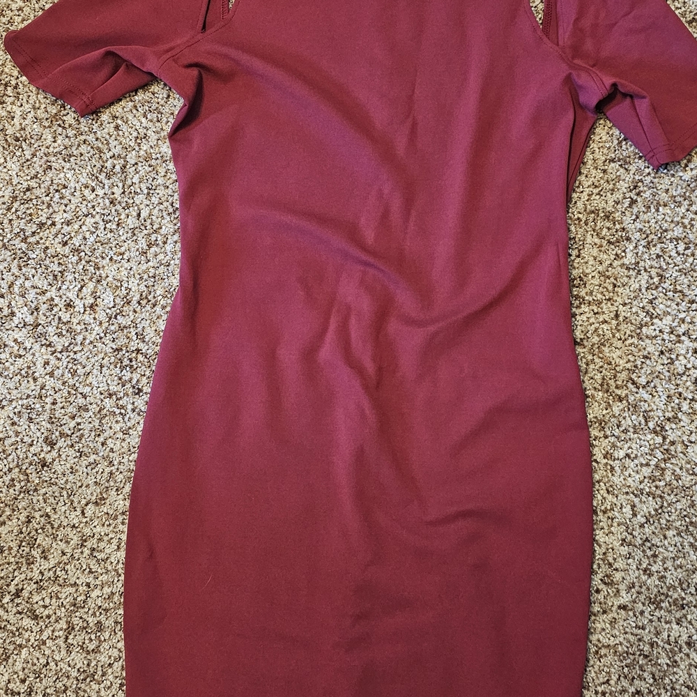 Fabletics Eva Midi Wine Red Bodycon Dress Cold Shoulder Short Sleeve